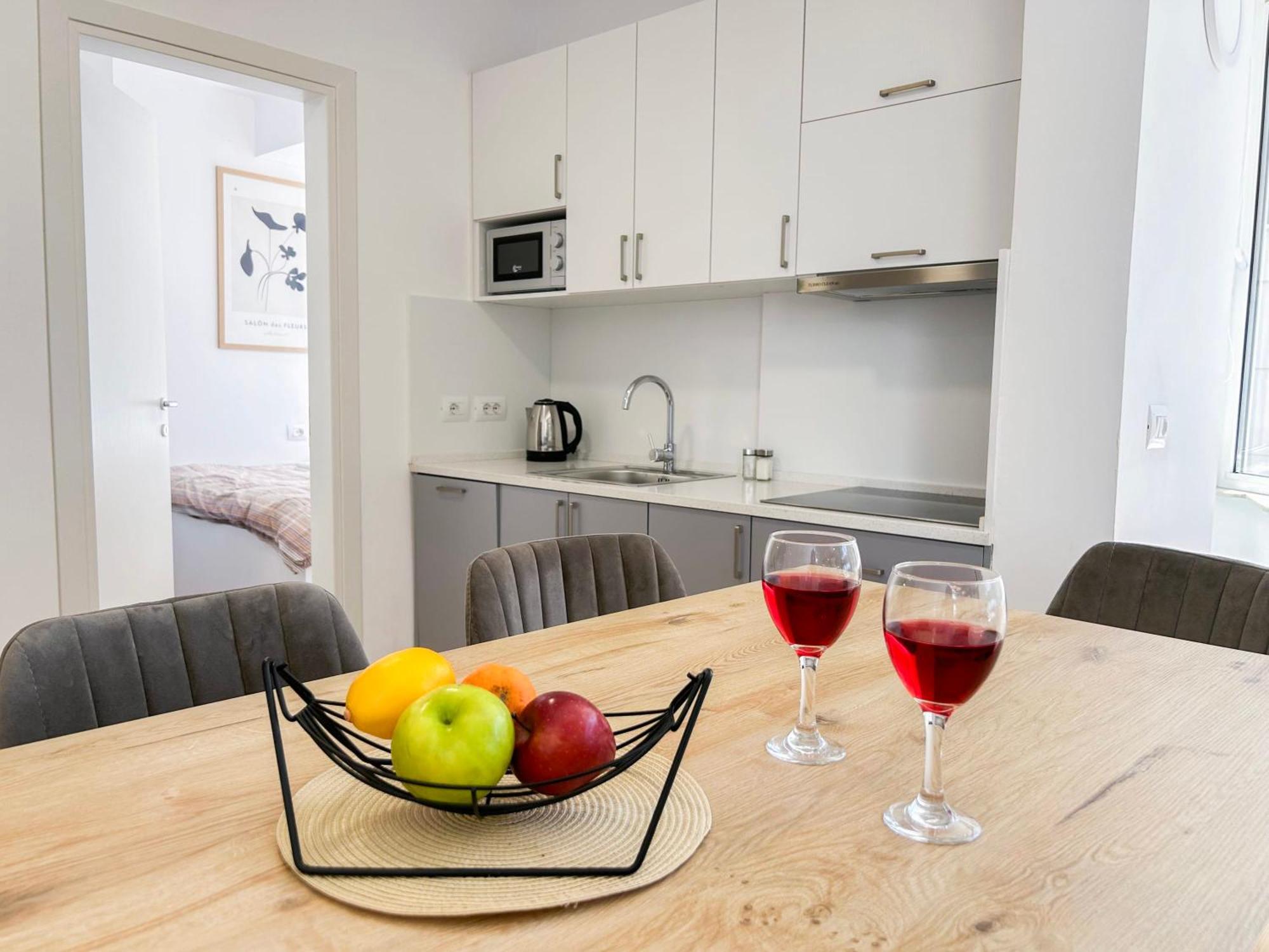 2 Bedrooms 1032 *